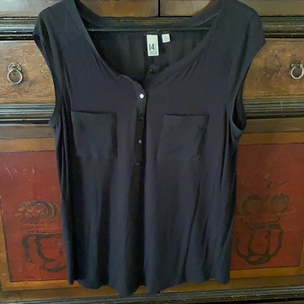 Cute black top